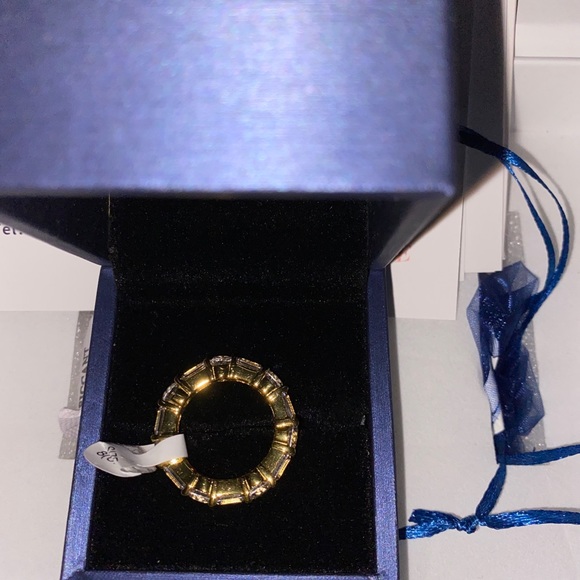 Ring - Picture 2 of 8